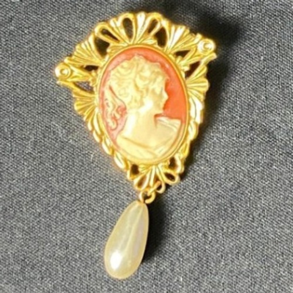 Vintage Gold Tone Cameo Brooch with Faux Pearl Drop – Victorian Style
